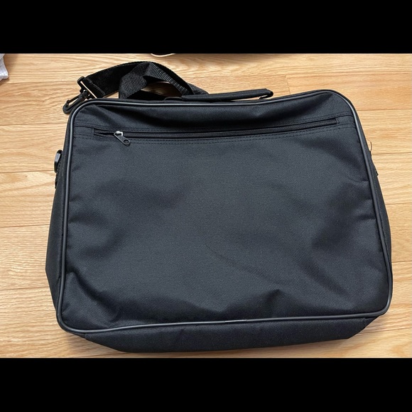 Three brand new laptop carrying case with shoulder strap - Picture 7 of 10